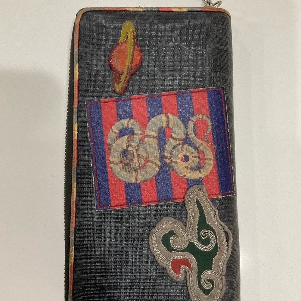 Gucci Black and Red Wallet Sleek Design - Picture 2 of 9
